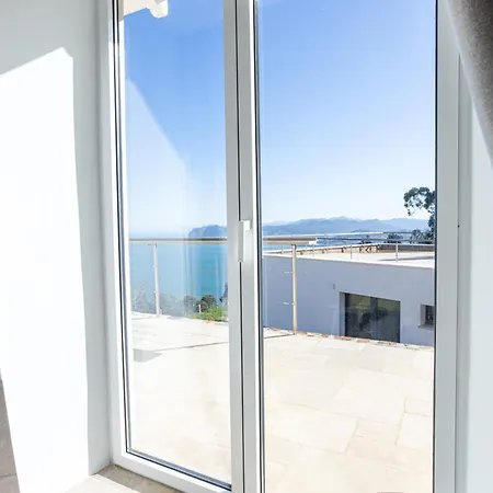 El Faro De Gaztelugatxe *