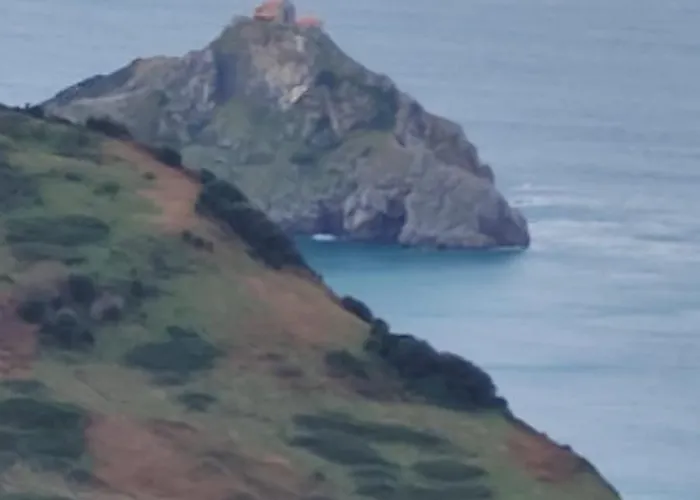 El Faro De Gaztelugatxe *