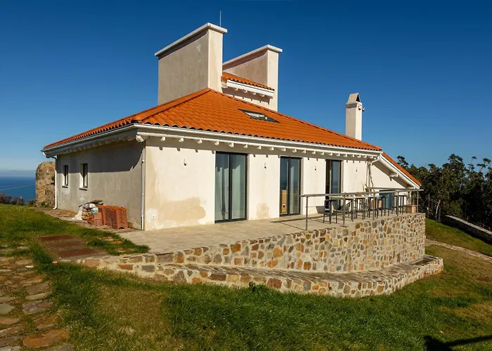 El Faro De Gaztelugatxe Villa *